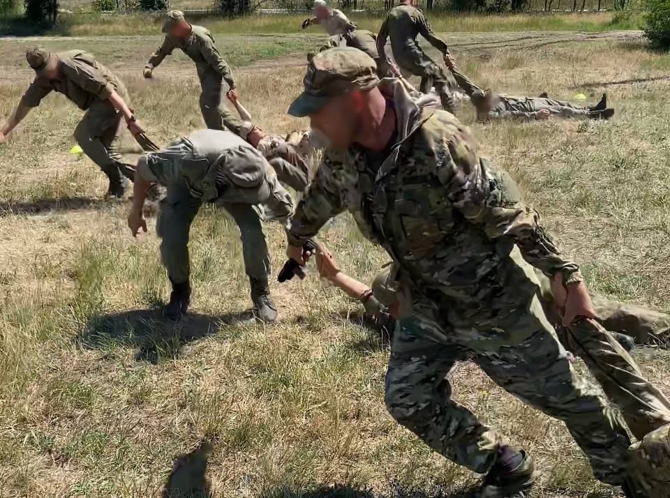 Сотрудники ВШГУ провели занятия по тактической медицине для военнослужащих