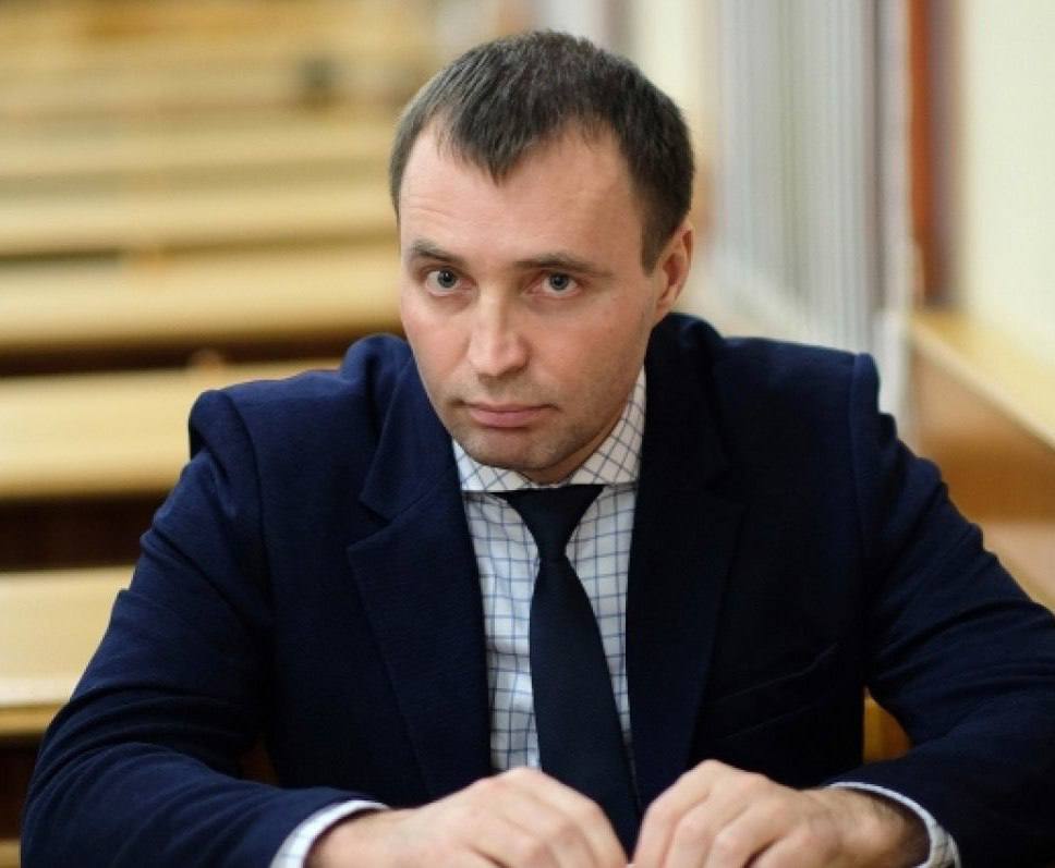 Денис Пестриков до назначения работал министром промышленности, предпринимательства и торговли Кировской области.