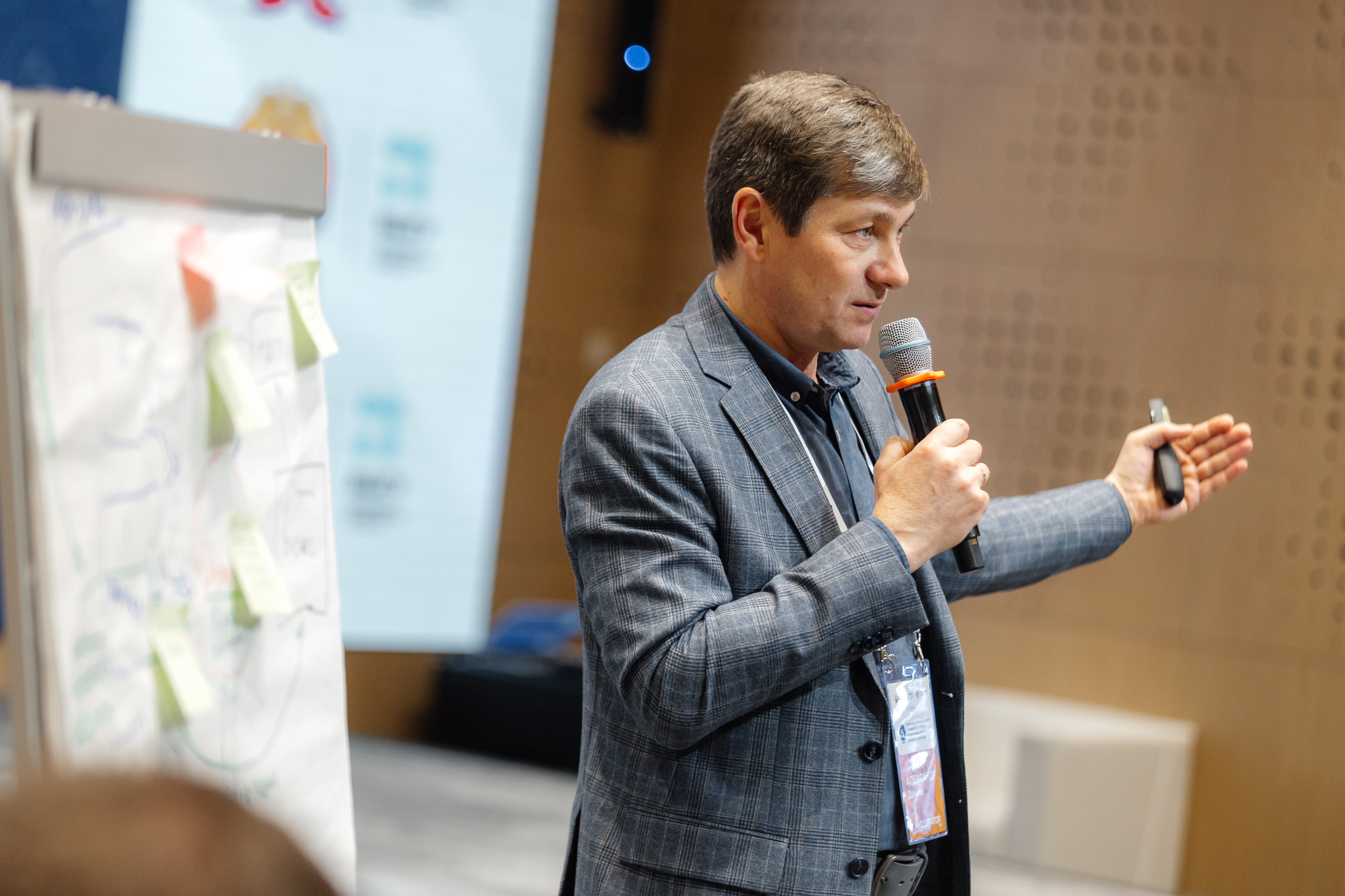 Модератор-методолог: модерация, фасилитация и конструирование сценариев групповой работы для решения управленческих задач