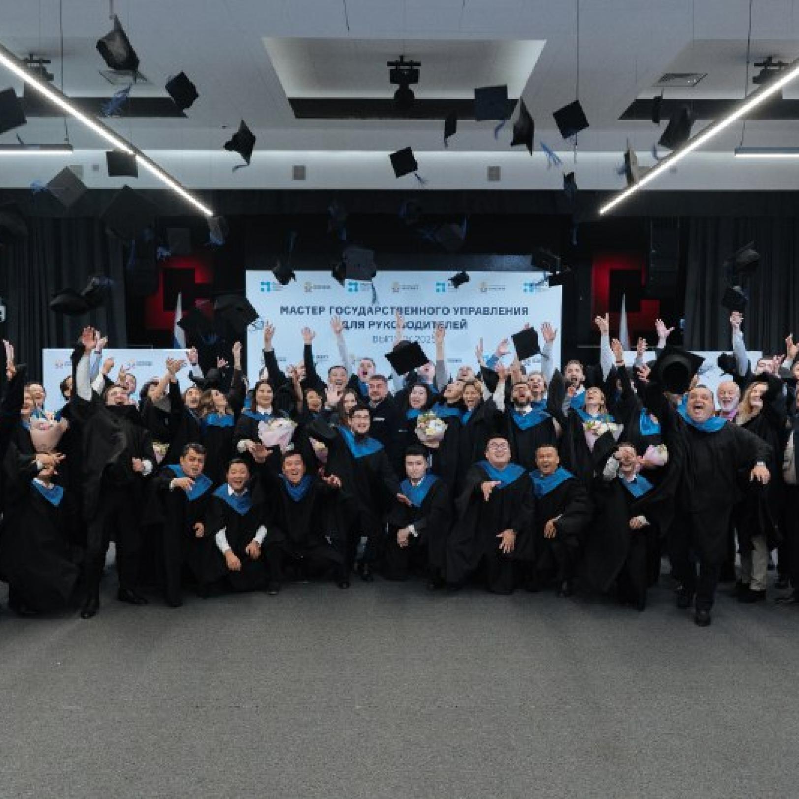 Руководители из СНГ завершили обучение и получили дипломы по программе «Мастер государственного управления для руководителей» (ЕМРМ)