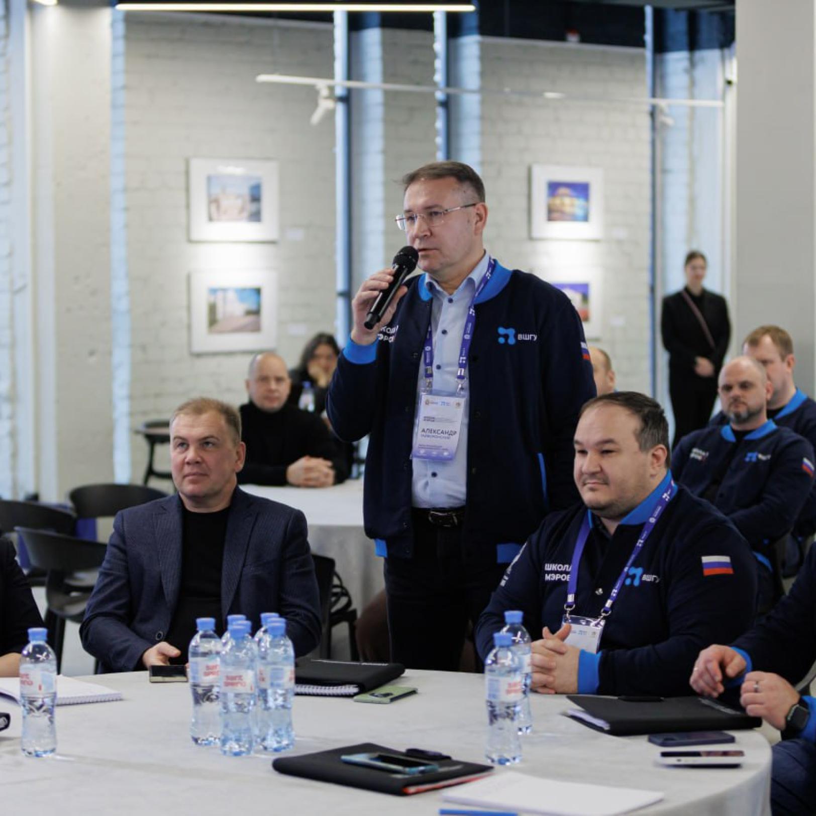 Участники «Школы мэров» прогулялись по Воронежу с мэром и встретились с губернатором